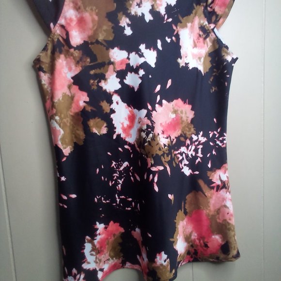 Free With Bundle omen's Floral Ruffle Top - Picture 12 of 13